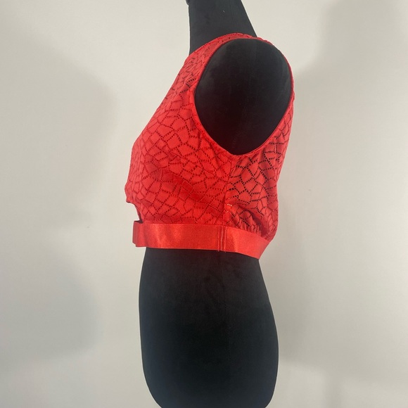 Bebe Red Crop Top Lace, sleeveless with Key hole abs, Size Large - Picture 3 of 11